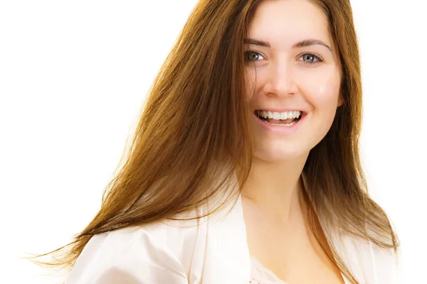 Junge Frau Mit Langen Braunen Haaren Ohne Make Naturschönheit Wellness — Stockfoto