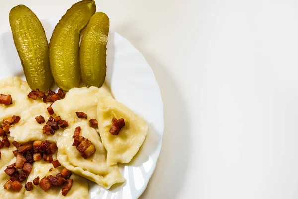 Close Dumplings Sprinkled Meat Bacon Scratchings Pickled Cucumbers Traditional Polish — Stock Photo, Image