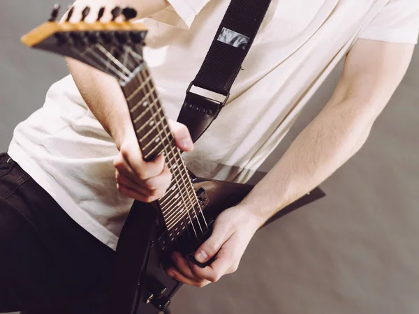 Hombre Tocando Guitarra Eléctrica Durante Concierto Instrumento Musical Adolescente Chico —  Fotos de Stock
