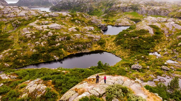 Couple Tourists Peolpe Rocky Mountains Landscape Norway Norwegian National Tourist — 图库照片