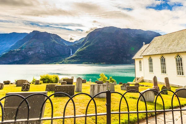 Noorse Kerkhof Nes Dorp Bij Fjord Lusterfjord Provincie Vestland Noorwegen — Stockfoto