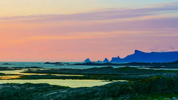 Paesaggio Marino Sull Isola Andoya Costa Rocciosa Panoramica Con Cime — Foto Stock