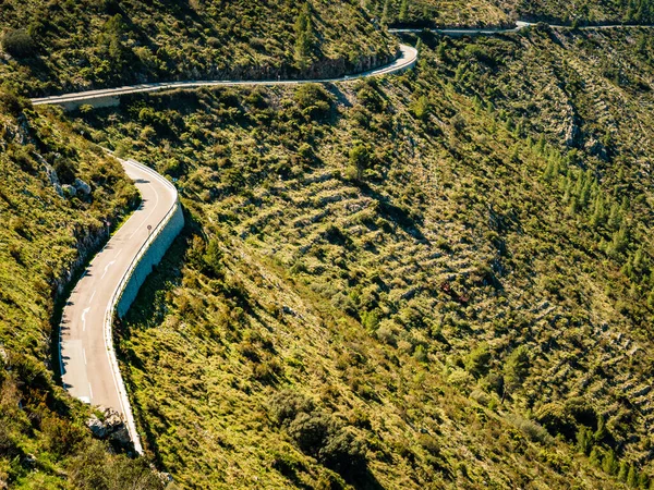 西班牙山区风景 科尔德斯自行车路线在西班牙 令人叹为观止的一路上升 科斯塔布兰卡假日 — 图库照片