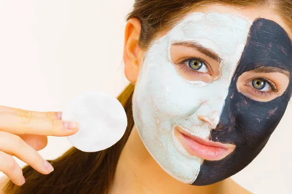 Woman Clay Carbo Black Mask One Half Face White Mud — Stock Photo, Image