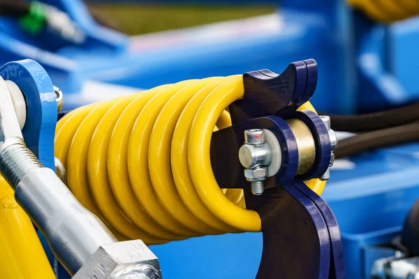 Grande Duro Feito Mola Cor Amarela Aço Máquina Pesada Azul — Fotografia de Stock