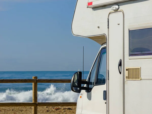 Wohnmobil Wohnwagen Der Mittelmeerküste Spanien Wildes Zelten Naturstrand Urlaub Und — Stockfoto