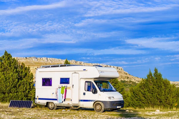 Campeggio Sulla Natura Montagna Lavanderia Pannello Solare Fotovoltaico Portatile Camper — Foto Stock