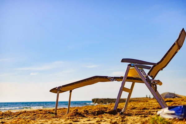 Sommar Och Semester Vila Havet Stol Solarium Och Gul Halmhatt — Stockfoto