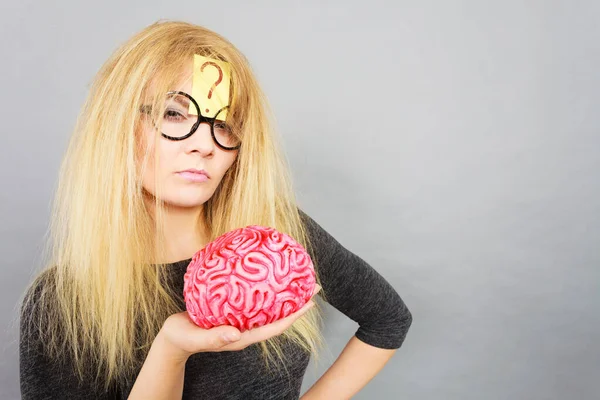 Weird Blonde Woman Holding Brain Having Something Mind Thinking Idea — Stock Photo, Image