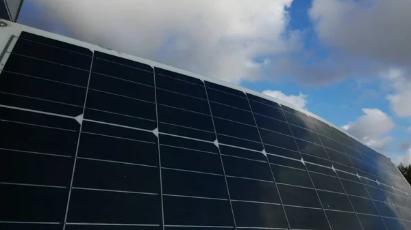 Pannelli Fotovoltaici Solari Ricarica Batterie All Aperto Sulla Natura Concetto — Foto Stock