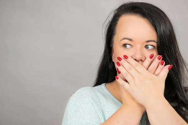 Shocked Surprised Size Adult Woman Covering Her Mouth Hand Being — Stock Photo, Image