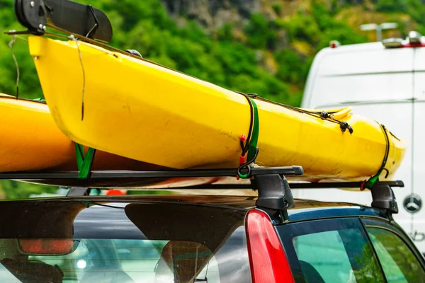 Concepto Deporte Estilo Vida Activo Coche Con Canoa Amarilla Techo — Foto de Stock