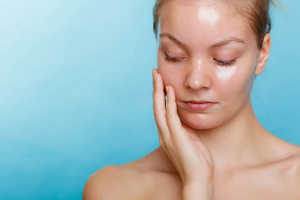 Young Woman Closed Eyes Facial Peel Mask Peeling Beauty Skin — Stock Photo, Image