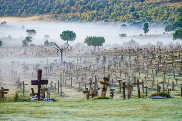 Mlhavé Mlhavé Počasí Časně Ráno Nad Hřbitovem Sad Hill Burgosu — Stock fotografie