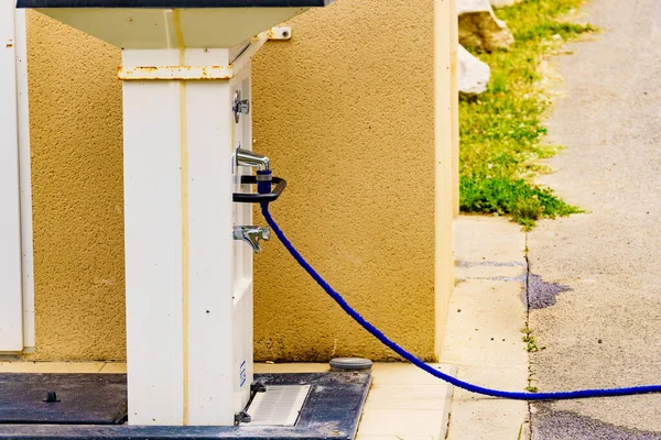 Caravan Service Refilling Camper Water Tank Using Hose Dumping Station — Stock Photo, Image