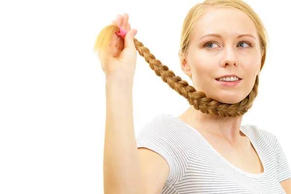 Menina Loira Com Cabelos Longos Torno Pescoço Cuidados Com Cabelos — Fotografia de Stock