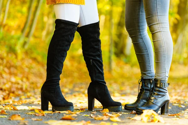 Onherkenbaar Vrouwen Dragen Zwarte Warme Schoenen Hoge Knie Laarzen Herfst — Stockfoto