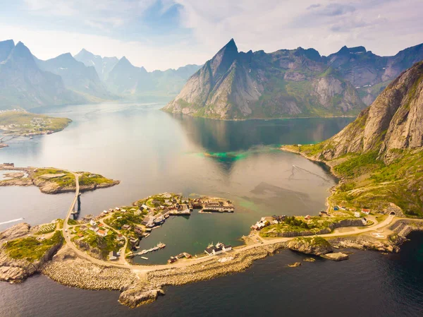 Paesaggio Fiordo Paesaggistico Con Villaggio Reine Natura Costiera Con Cime — Foto Stock