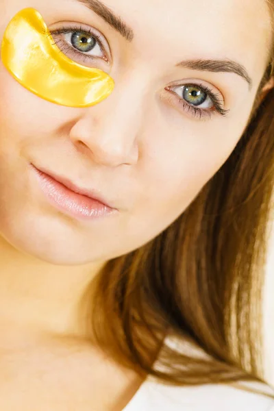 Young Woman Applying Golden Collagen Patches Eyes Mask Removing Wrinkles — Stock Photo, Image