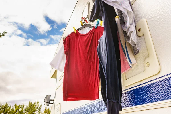 Roupas Limpas Lavar Roupa Pendurada Para Secar Varal Livre Caravana — Fotografia de Stock