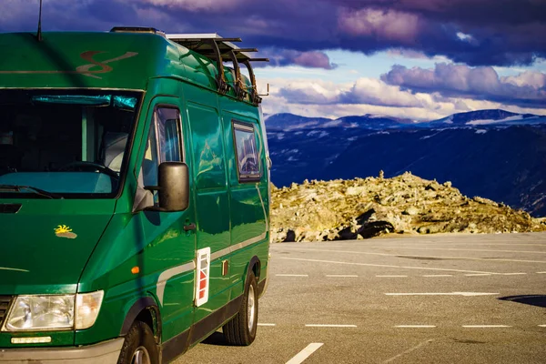 Camper Van Voertuig Dalsnibba Gezichtspunt Tegen Bergen Landschap Noorwegen Reizen — Stockfoto