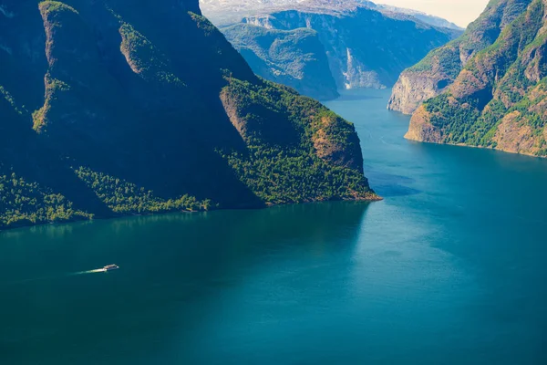 Aurlandsfjord Fjord Landschap Met Cruiseschip Noorwegen Scandinavië — Stockfoto