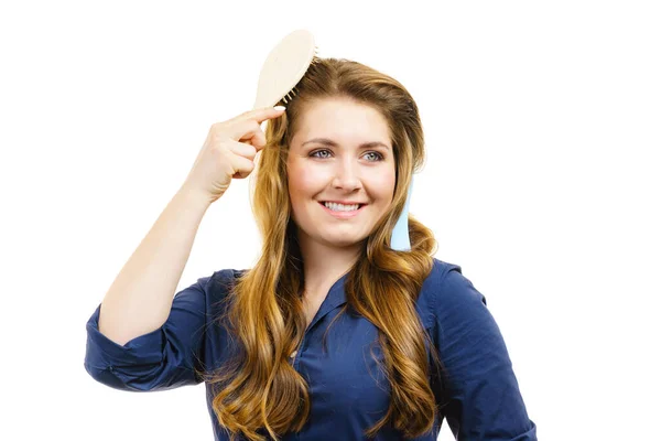 Έννοια Κομμωτικής Περιποίησης Μαλλιών Γυναίκα Μακριά Καστανά Κυματιστά Μαλλιά Που — Φωτογραφία Αρχείου