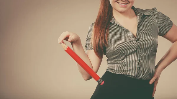 Docent Zoek Elegante Vrouw Dragen Van Donkere Strakke Rok Shirt — Stockfoto