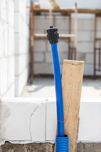 Elementos Inacabados Construção Casa Tubo Influxo Água Pronto Para Instalar — Fotografia de Stock