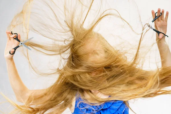 Corte Cabelo Coiffure Conceito Cuidado Cabelo Menina Com Sopro Longo — Fotografia de Stock