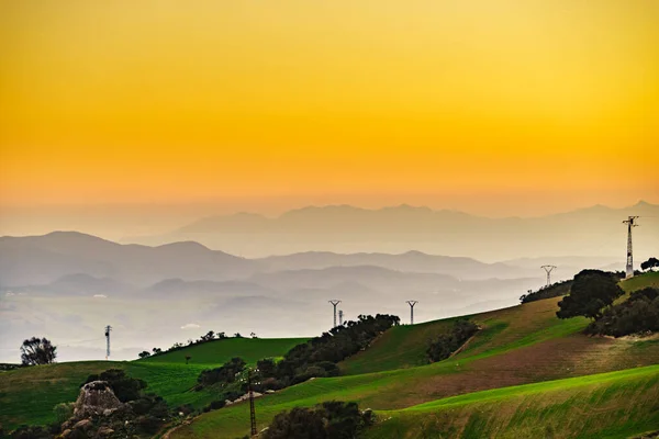 Piloni Trasmissione Energia Elettrica Linee Elettriche Torri Alta Tensione Montagne — Foto Stock