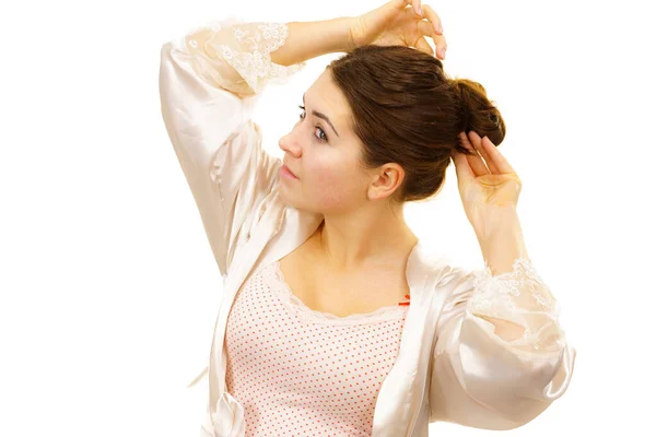 Jonge Vrouw Ondergoed Zonder Make Die Haar Lange Bruine Haar — Stockfoto