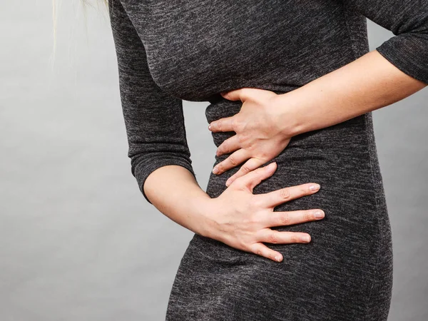 Mulher Com Forte Dor Estômago Síndromes Indigestão Gravidez Mulher Sofre — Fotografia de Stock