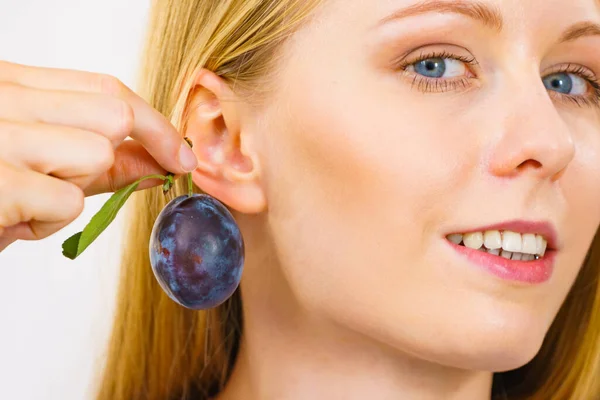 Girl Holding Blue Plum Her Ear Healthy Seasonal Fruits Raw — Stock Photo, Image