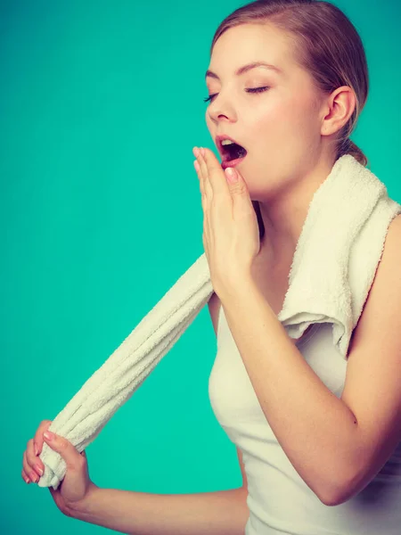 Tiredness Boredom Concept Sleepy Woman Placing Hand Mouth Yawning While — Stock Photo, Image