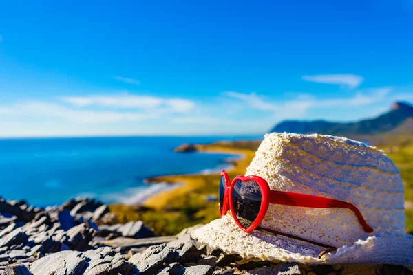 海沿いの夏の帽子 沿岸スペインの風景 ムルシア州のカルブランクパーク ハイキング 休日の活動 — ストック写真