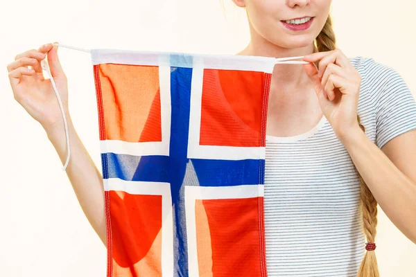 Adolescente Rubia Sosteniendo Bandera Noruega Educación Aprendizaje Idiomas —  Fotos de Stock