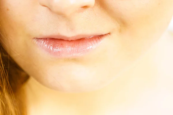 Jonge Vrouw Zonder Make Deel Van Gezichtslippen Natuurlijke Schoonheid Zuiverheid — Stockfoto