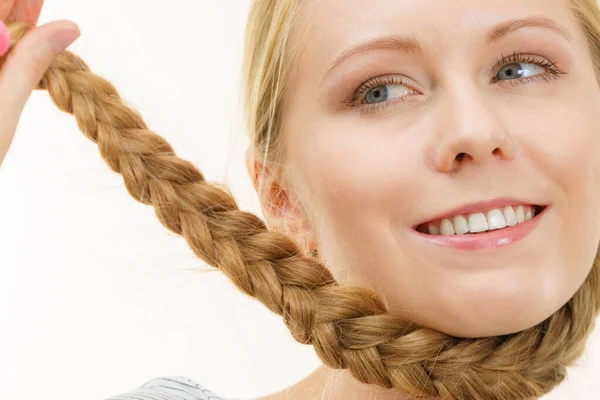 Blond Meisje Met Lang Vlechthaar Nek Haarverzorging Haarstyling — Stockfoto