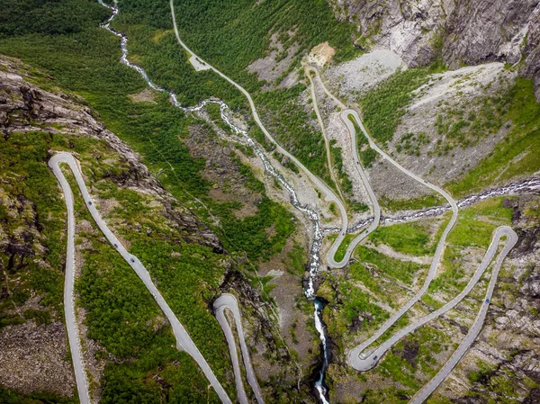 Flygfoto Trolls Path Trollstigen Eller Trollstigveien Slingrande Naturskön Fjällväg Norge — Stockfoto
