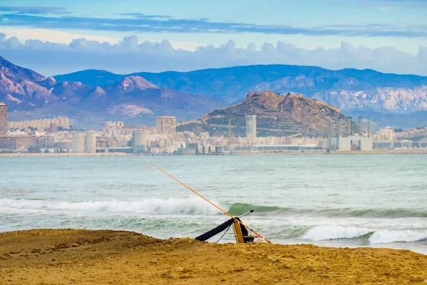 Canne Pêche Sur Plage Bord Mer Alicante Ville Loin Espagne — Photo