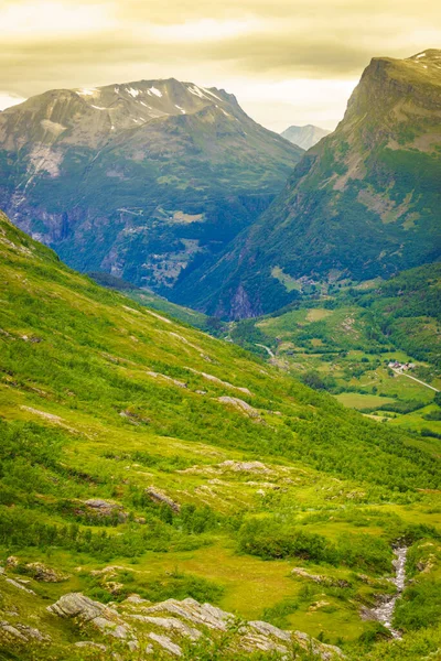 Noruega Paisagem Montanhas Vale Verde Verão — Fotografia de Stock