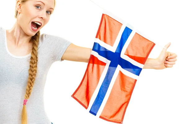 Mujer Joven Rubia Adolescente Trenza Pelo Sostiene Bandera Noruega Gente — Foto de Stock