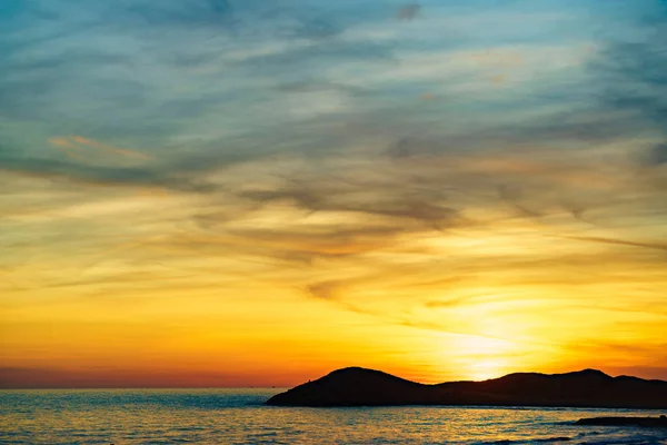 海の上の景色の夕日 海辺の風景 カルブランクビーチ ムルシアスペイン — ストック写真