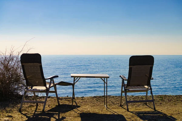 西班牙海岸的旅游台和椅子 — 图库照片