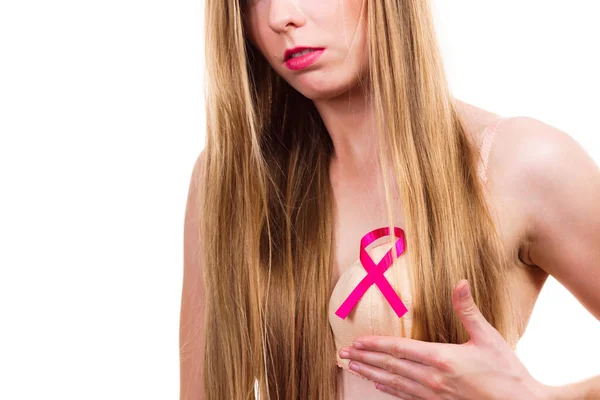 Mujer Con Cinta Rosa Pecho Tratamiento Prevención Del Cáncer Mama — Foto de Stock