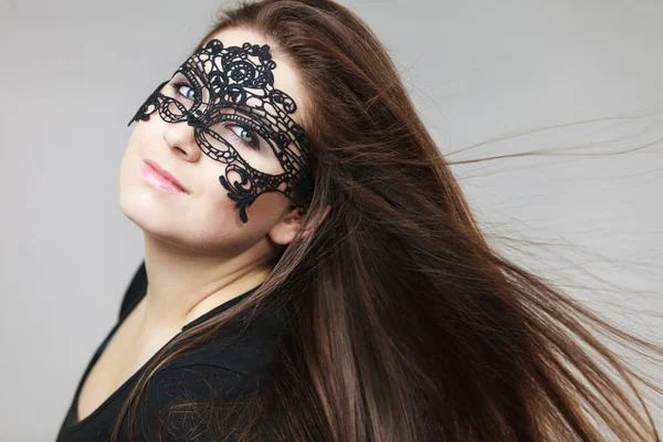 Bardzo Tajemnicza Kobieta Ubrana Czarne Oko Koronki Maska Rozczochranych Zwalonych — Zdjęcie stockowe