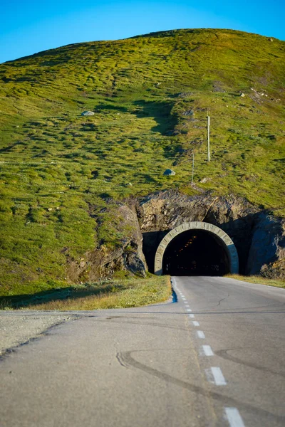 Route Avec Tunnel Travers Vikafjellet Entre Vinje Vik Dans Région — Photo