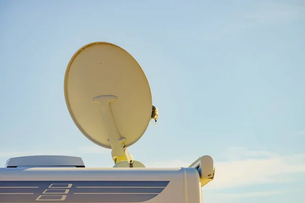 Satellite Dish Roof Camper Car Blue Sky Connection Travel Holidays — Stock Photo, Image