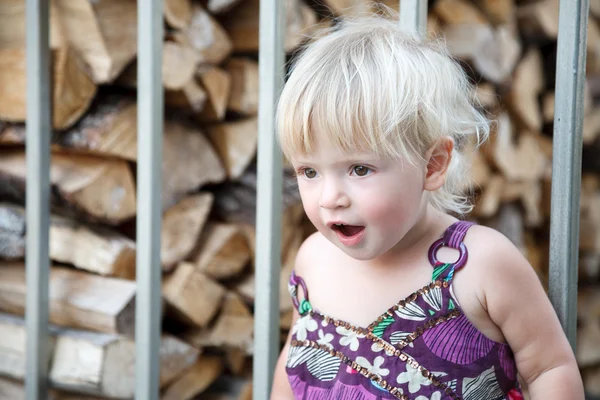 Surprised little girl — Stock Photo, Image